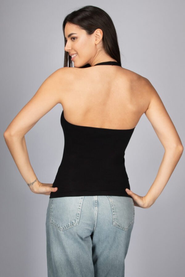 Palaidinė nuoga nugara