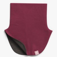 MIKEL-kids-merino-tubescarf-covers-chest_solid-Red-Beaujolais-fl.jpg "Breden" merino vilnos mova "MIKEL"
