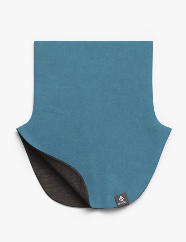 MIKEL-kids-merino-tubescarf-covers-chest_solid-blue-adriatic-fl.jpg "Breden" merino vilnos mova "MIKEL"