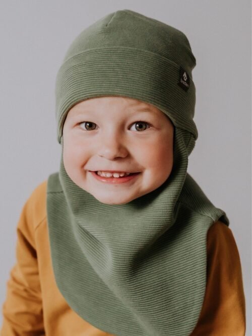 ODIN-kids-merinowool-balaclava-khaki-model.jpg “Breden” merino šalmukas vaikams "ODIN"