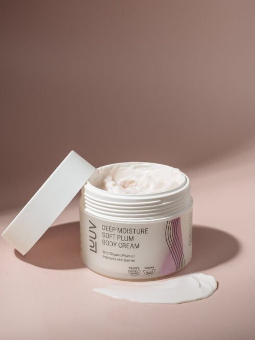 luuv_cream-002 (1) "LUUV" natūralus giliai drėkinantis kūno kremas su slyvų aliejumi, 200ml