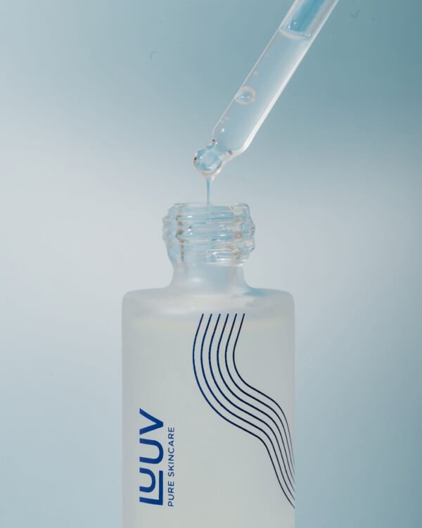 luuv_serum_closeup "LUUV" BioLift egzosomų-hialurono serumas COSMOS, 30 ml