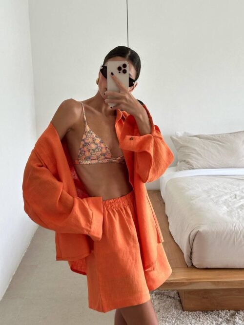 Dviejų dalių šortų kostiumas