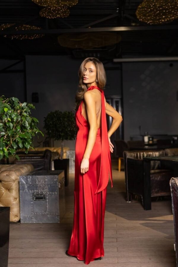 Proginė suknelė atvira nugara