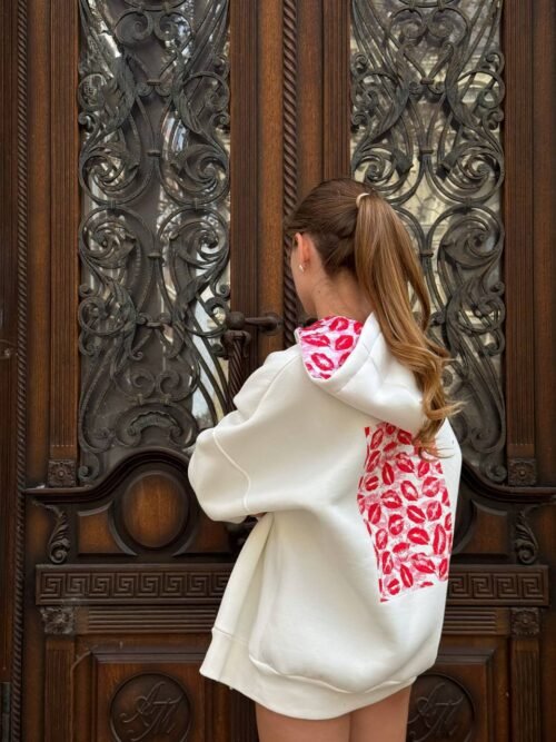 Džemperis su kapišonu