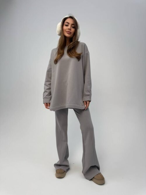 Laisvalaikio kostiumas su pūkeliu