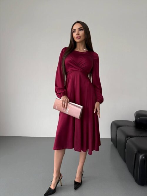 Moteriška elegantiška midi ilgio suknelė su diržu