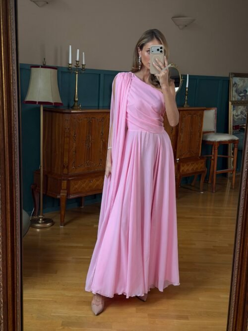 Proginė suknelė su šleifu nuo peties