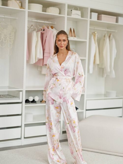 Armani šilko  kostiumas