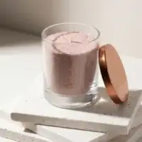 1-2 Bekvapė biri žvakė nude spalvos 160g. (degimo laikas ~30 val.)
